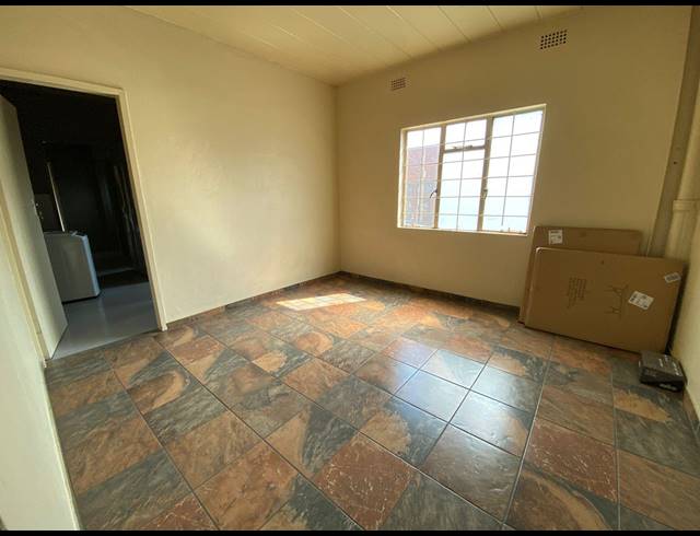 800M² WAREHOUSE FOR SALE IN DRIEHOEK